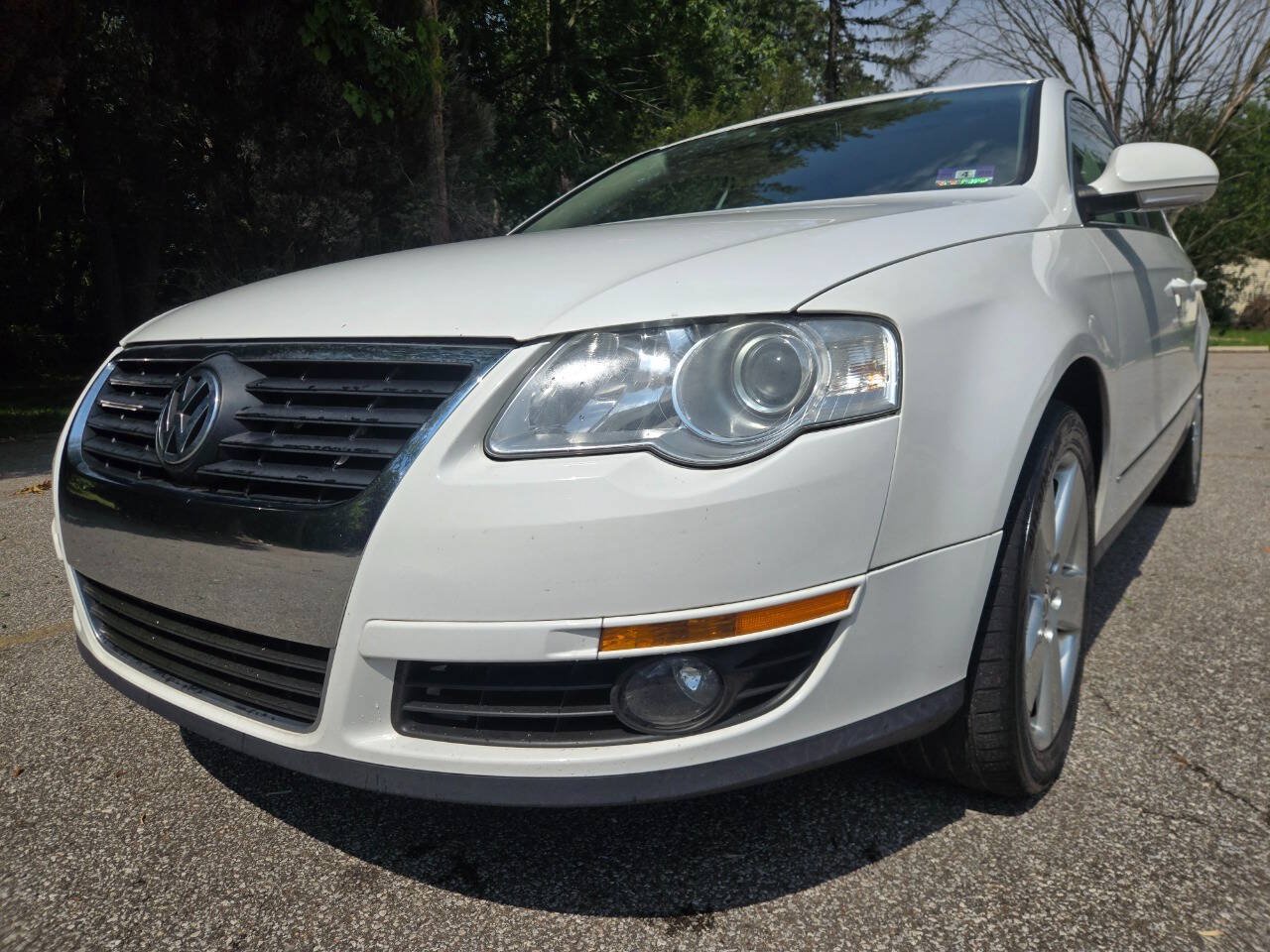 Used 2009 Volkswagen Passat Komfort FWD image 1