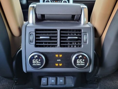 Used 2023 Land Rover Discovery Metropolitan Edition image 21