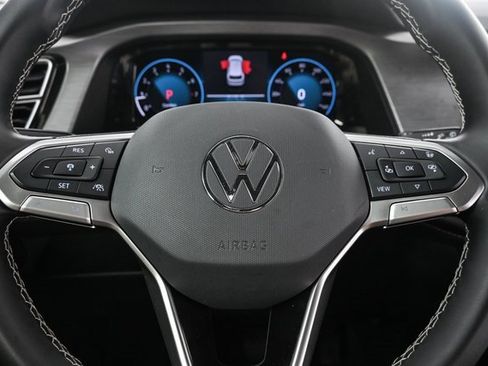 Certified 2025 Volkswagen Atlas Cross Sport SE image 5