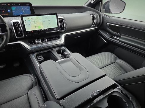 New 2026 Ford Expedition Platinum w/ Stealth Performance Package image 13