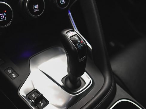 Used 2020 Jaguar E-PACE SE image 29