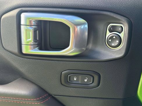 Used 2025 Jeep Wrangler Unlimited Rubicon image 15