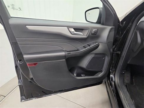 Used 2025 Ford Escape Platinum image 32