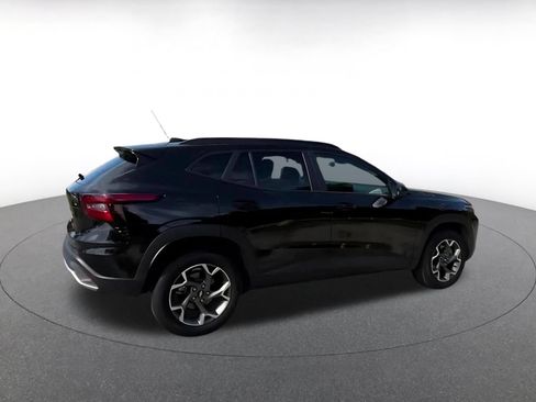 Used 2025 Chevrolet Trax LT w/ LT Convenience Package FWD image 15