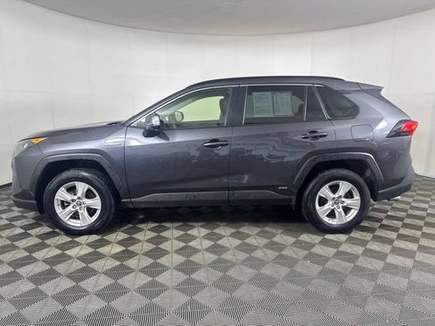 Used 2019 Toyota RAV4 LE w/ Carpet Mat Package AWD/4WD image 7