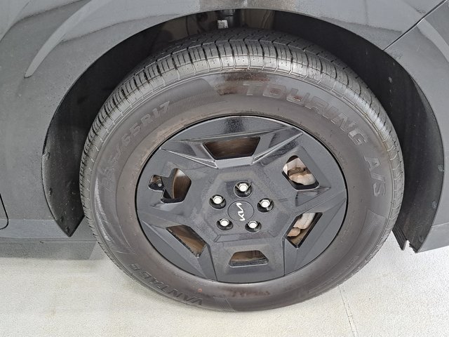 Used 2025 Kia Carnival FWD image 34