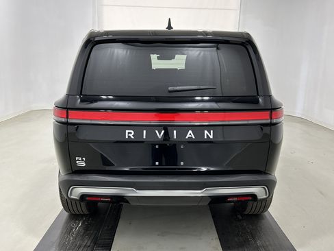 Used 2025 Rivian R1S Adventure AWD/4WD image 4