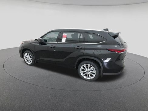 New 2026 Toyota Highlander Limited image 4