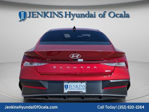 Used 2025 Hyundai Elantra Limited image 4