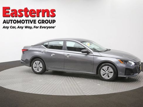 Used 2024 Nissan Altima 2.5 S FWD image 42