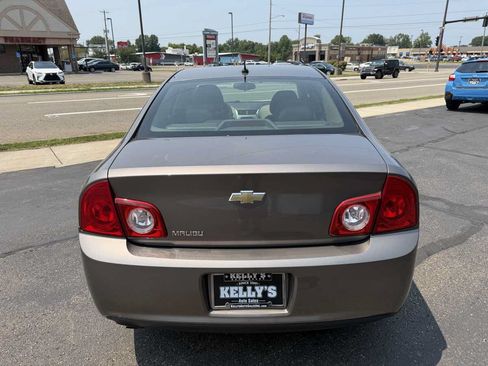 Used 2011 Chevrolet Malibu LS FWD image 4