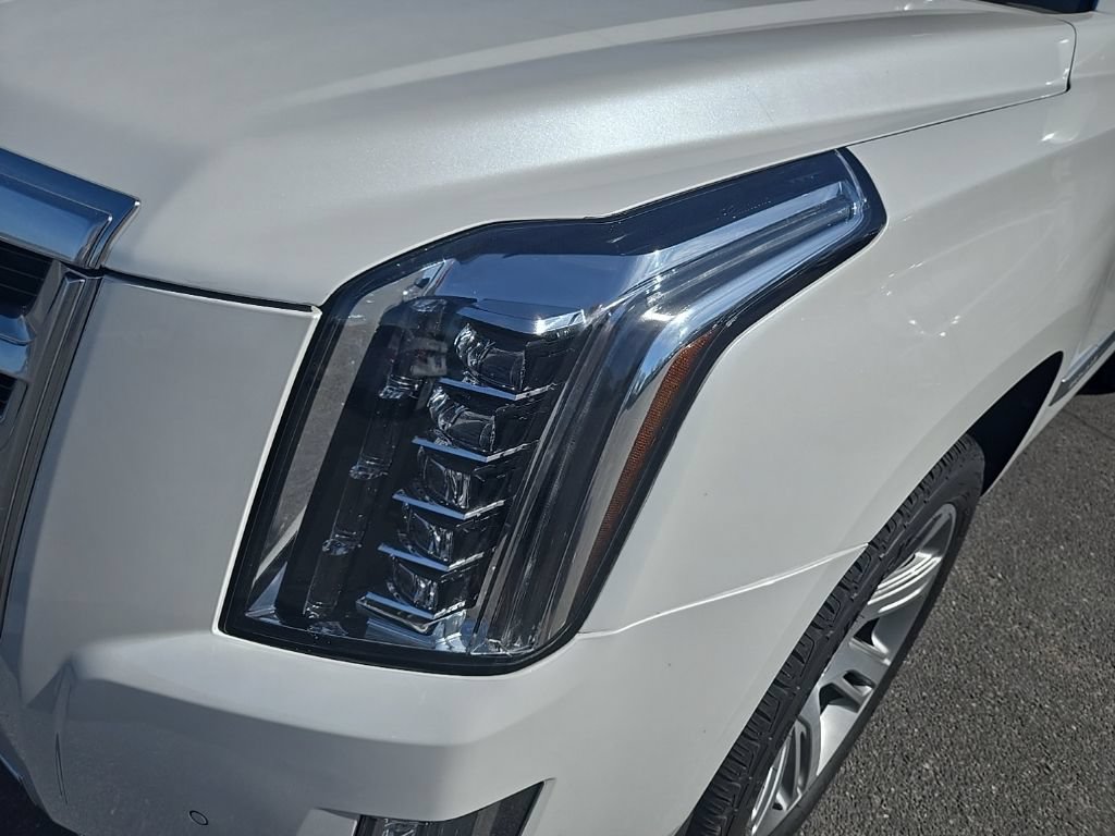 Used 2019 Cadillac Escalade Premium Luxury AWD/4WD image 35