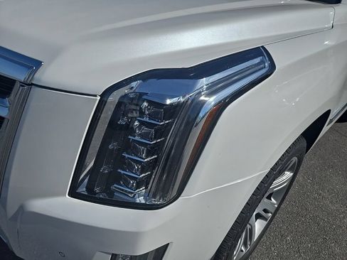 Used 2019 Cadillac Escalade Premium Luxury AWD/4WD image 35