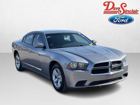 Used 2013 Dodge Charger SE image 4