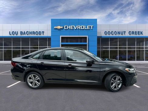 Used 2024 Volkswagen Jetta SE FWD image 9