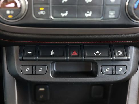 Used 2017 GMC Canyon SLE w/ All Terrain X Package AWD/4WD image 32