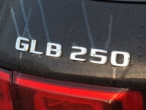 Used 2023 Mercedes-Benz GLB 250 4MATIC image 29