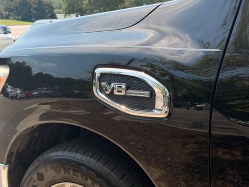 Used 2017 Nissan Titan SV RWD image 9