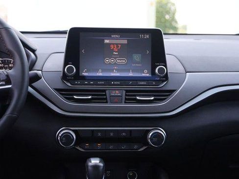 Used 2025 Nissan Altima 2.5 SR FWD image 22