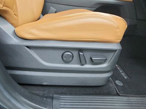 Used 2025 Nissan Armada SL w/ Captain's Chari Seat Package RWD image 39