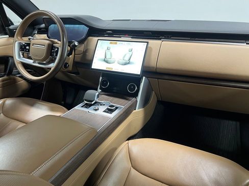 Used 2023 Land Rover Range Rover Long Wheelbase SE image 28
