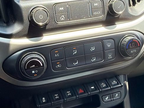 Used 2019 Chevrolet Colorado ZR2 w/ ZR2 Dusk Special Edition AWD/4WD image 18