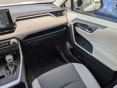 Used 2022 Toyota RAV4 XLE AWD/4WD image 15