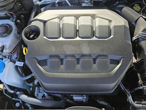 Used 2023 Volkswagen Golf 20th Anniversary Edition image 31