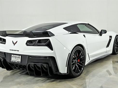 Used 2019 Chevrolet Corvette Z06 RWD image 9