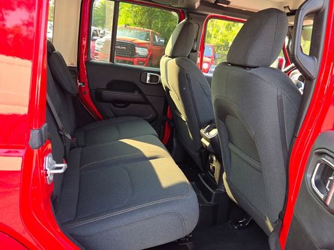 Used 2025 Jeep Wrangler Unlimited Sahara AWD/4WD image 14