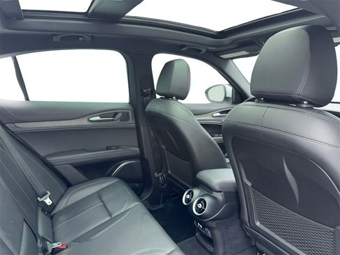 Used 2022 Alfa Romeo Stelvio Ti image 46