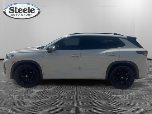 Used 2025 Volkswagen Tiguan SE R-Line FWD image 2