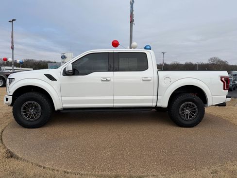 Used 2019 Ford F150 Raptor w/ Equipment Group 802A Luxury image 4