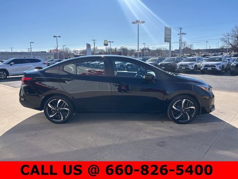 Used 2024 Nissan Versa SR image 5