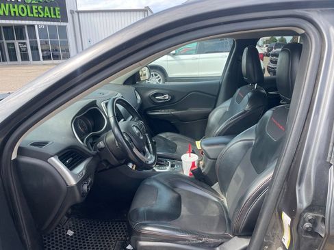 Used 2015 Jeep Cherokee Trailhawk AWD/4WD image 19