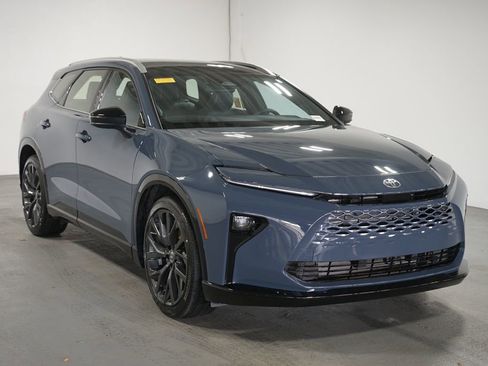 Used 2025 Toyota Crown Signia w/ Advanced Technology Package image 3