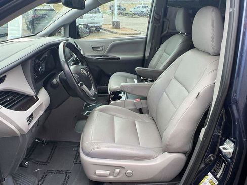 Used 2020 Toyota Sienna XLE Premium image 19