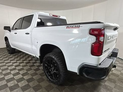 Used 2026 Chevrolet Silverado 1500 LT Trail Boss w/ LPO, Dark Essentials Package AWD/4WD image 4