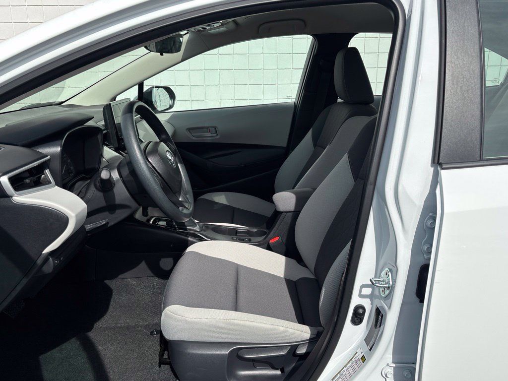 Used 2025 Toyota Corolla LE FWD image 4
