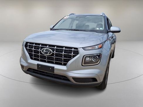 Certified 2025 Hyundai Venue SEL FWD image 4
