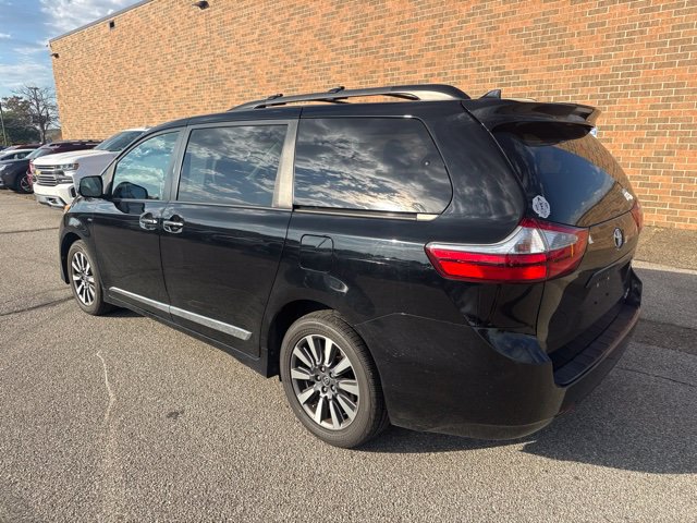 Used 2018 Toyota Sienna XLE w/ XLE Navigation Package AWD/4WD image 4