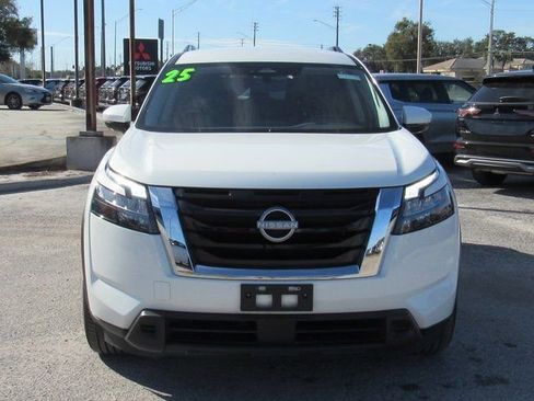 Used 2025 Nissan Pathfinder SV AWD/4WD image 8