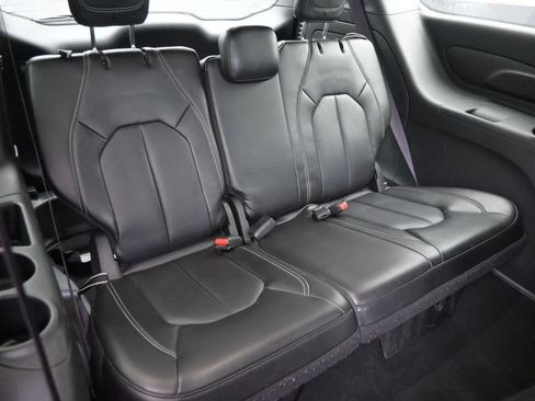Used 2024 Chrysler Pacifica Limited FWD image 14