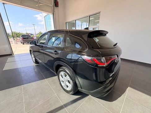 Used 2025 Honda HR-V LX image 3