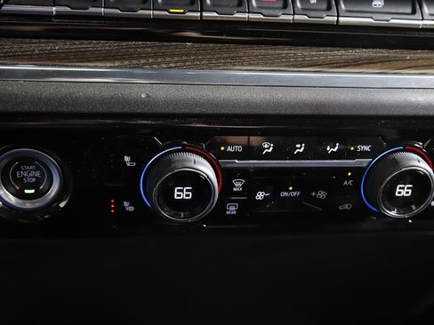 Used 2023 Chevrolet Silverado 1500 LT AWD/4WD image 16