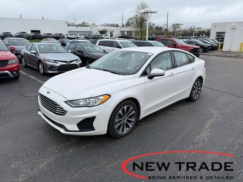 Used 2020 Ford Fusion SE AWD/4WD image 1