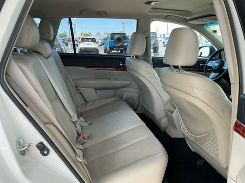 Used 2011 Subaru Outback 3.6R Limited w/ PWR Moonroof Pkg AWD/4WD image 18