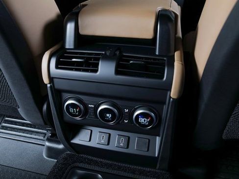 New 2026 Land Rover Defender 130 X-Dynamic SE image 23