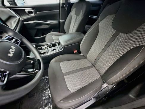 Used 2025 Kia Sorento LX FWD image 11