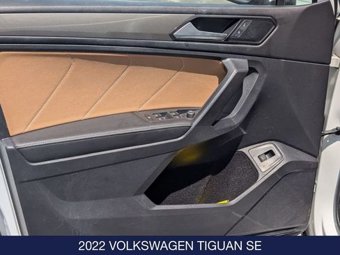 Used 2022 Volkswagen Tiguan SE w/ Panoramic Sunroof Package AWD/4WD image 11
